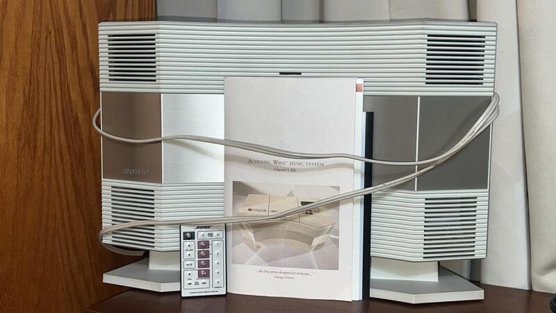 BOSE Acoustic Wave Music System