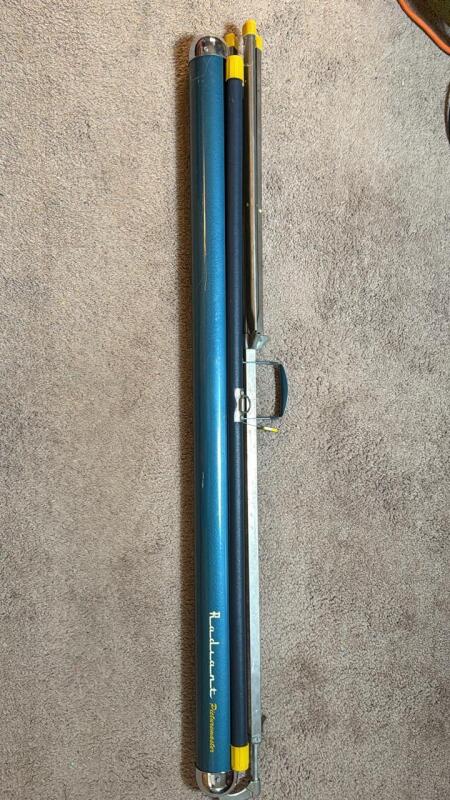 Radiant Picturemaster Projector Screen on tripod