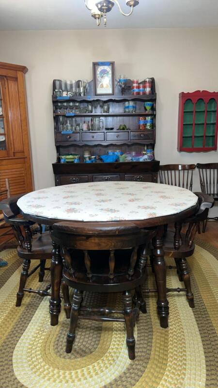 Dining Room Table & Chairs, Buffet & Extra Chairs (2)