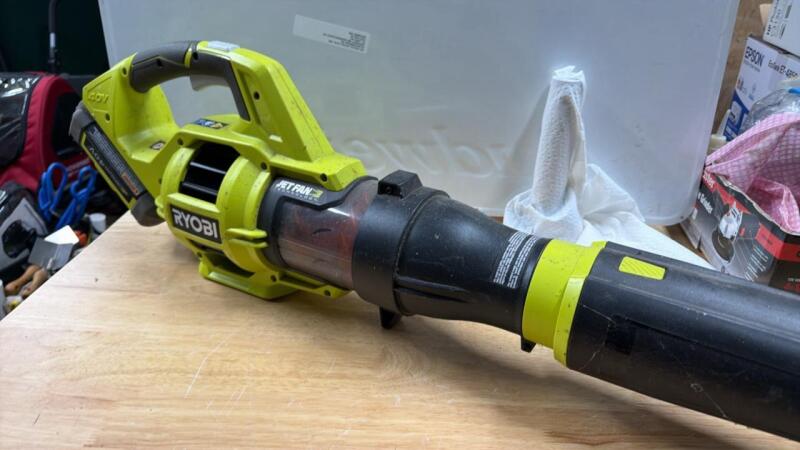 Ryobi blower and battery