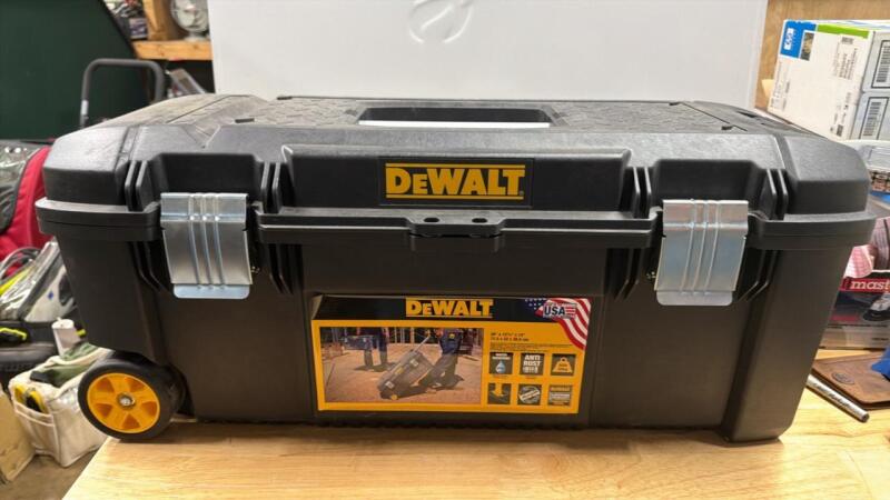 DeWalt rolling tool chest