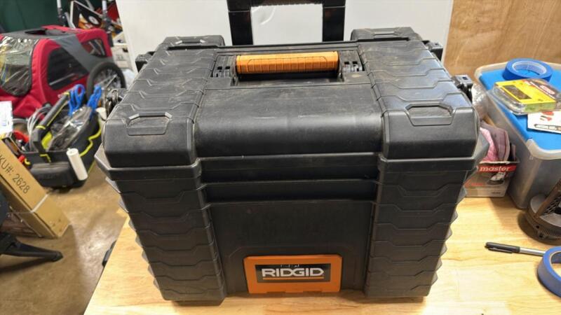 Ridgid rolling toolbox