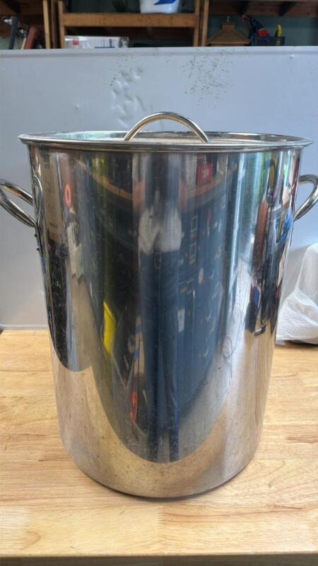 Large turkey fryer pot