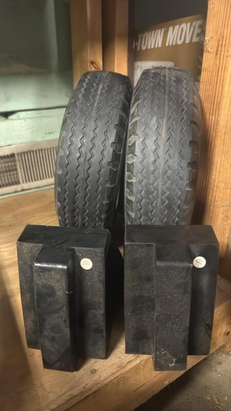 two wheels and two wheel chok