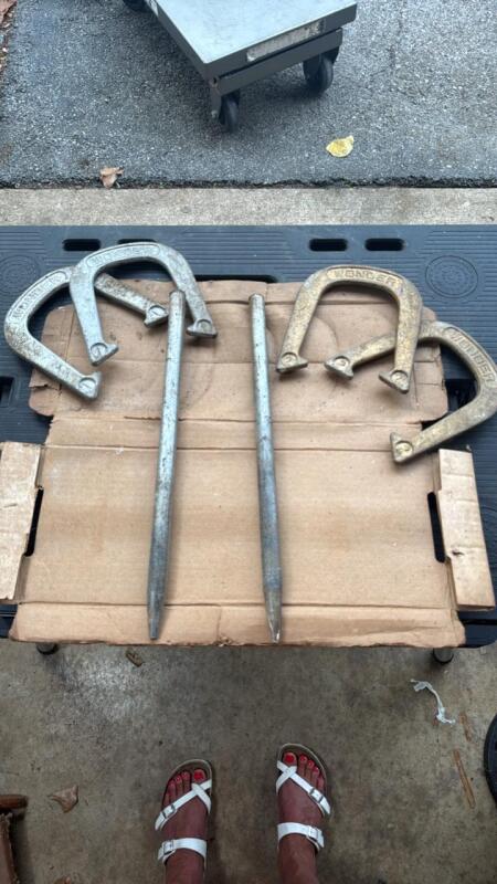 Wonder vintage horseshoe set