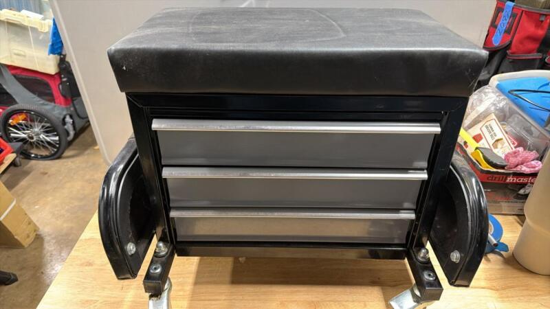 Mechanics Rolling work seat with tool drawers