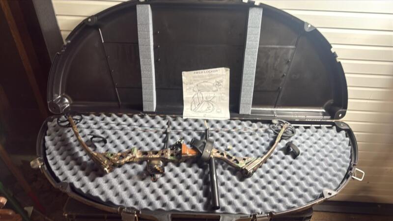 Compound bow and case