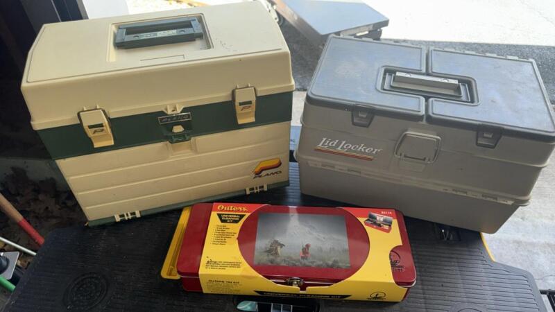 Fish and tacklebox and universal cleaning kit