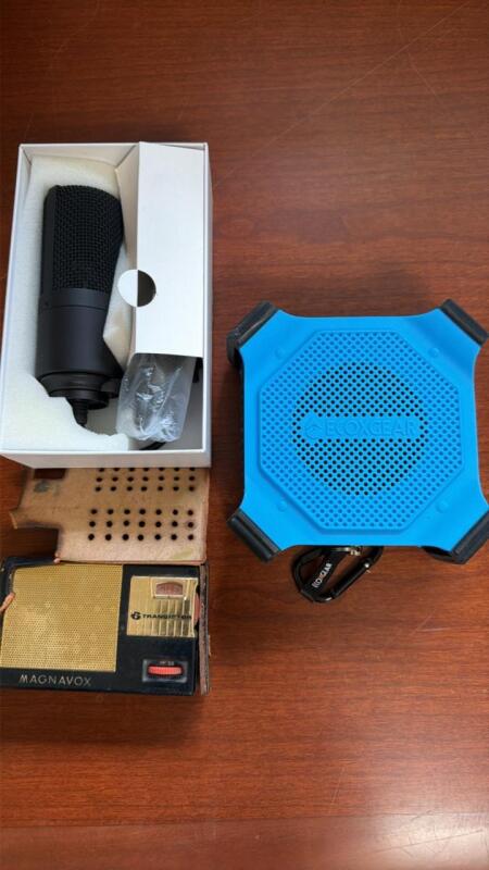 Ecoxgear speaker, transistor radio microphone