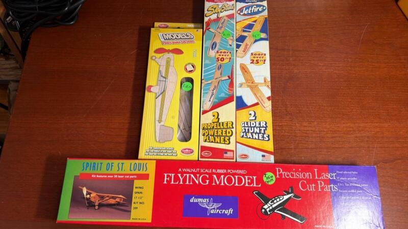 Airplane model kits