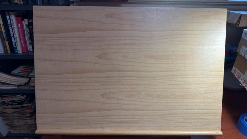 Desktop easel