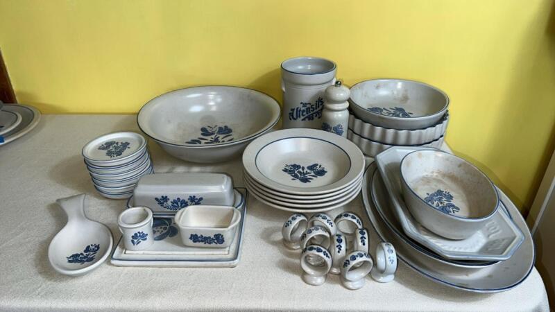 Pfaltzgraff Yorktowne Stoneware Set