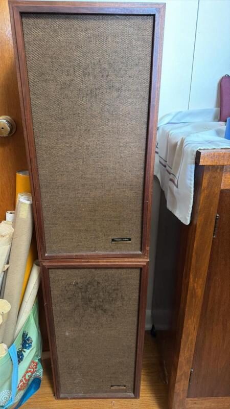 (2) Realistic Optimus 1 speakers