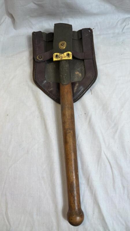 Military entrenching shovel