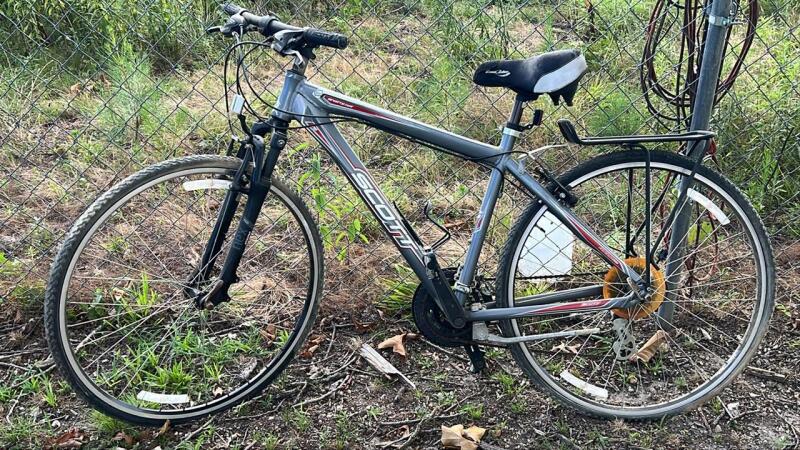 Scott Sportster hybrid bicycle with a rear cargo rack