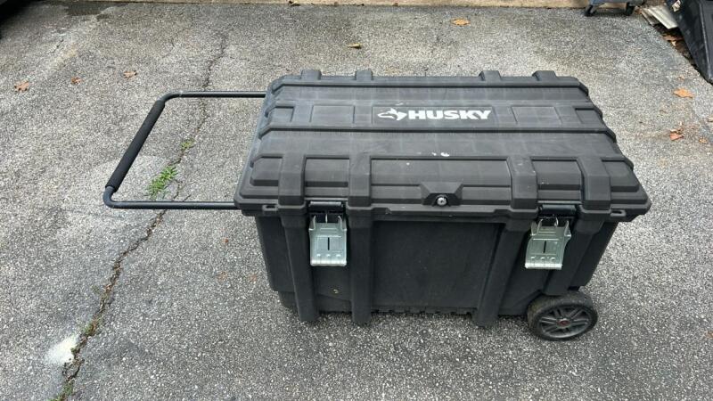 Husky rolling tool chest