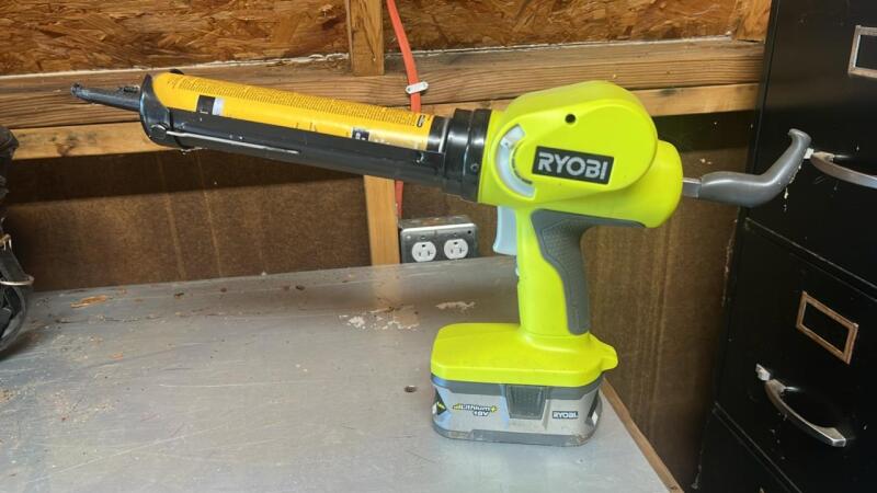 Ryobi 18V ONE+ Power Caulk Adhesive Gun w/ Battery