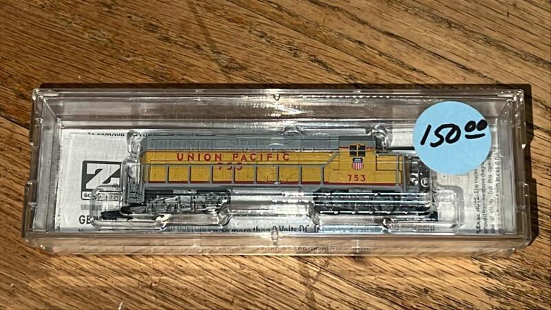 Micro-Trains Line model train box Union Pacific EMD GP30 locomotive