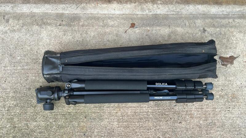 Dolica Proline GX650B204 tripod & case