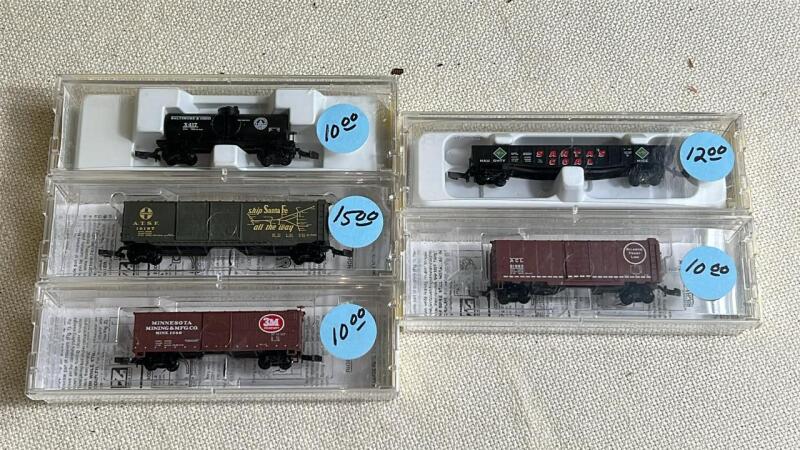 Micro-Trains Line Z Scale model train cars