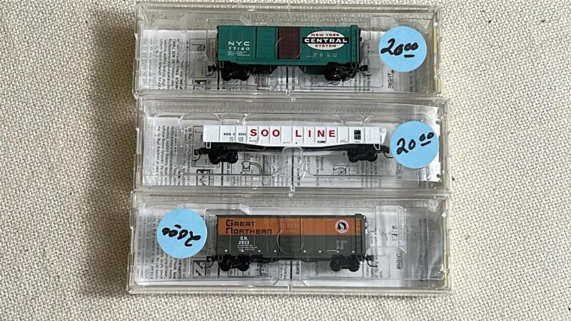 Micro-Trains Line Z Scale model train cars