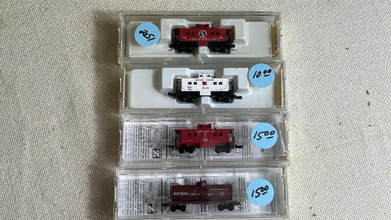 Micro-Trains Line Z Scale model train cars