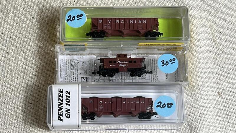 Pennzee & Micro-Trains Z Scale Hopper Cars