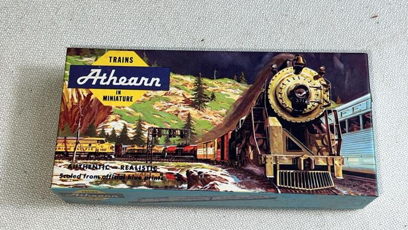 Athearn Blue Box HO scale model New York Central 1268 cupola caboose kit